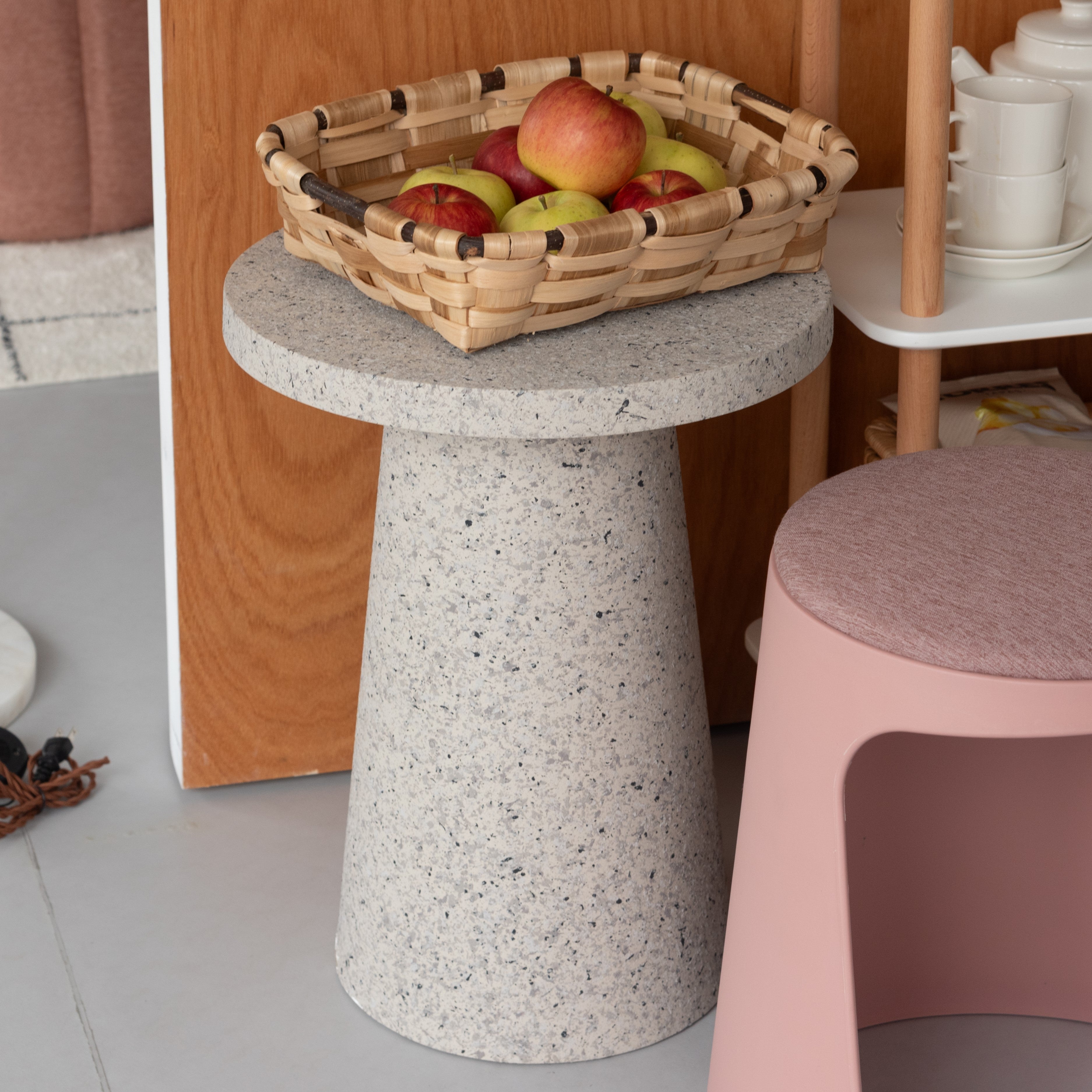 ⭐︎ひまわり様⭐︎【美品】Noce(ノーチェ) サイドテーブル タテにもヨコにも自在における、サイドテーブル | NOCEノーチェ