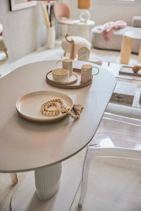 ダイニングテーブル